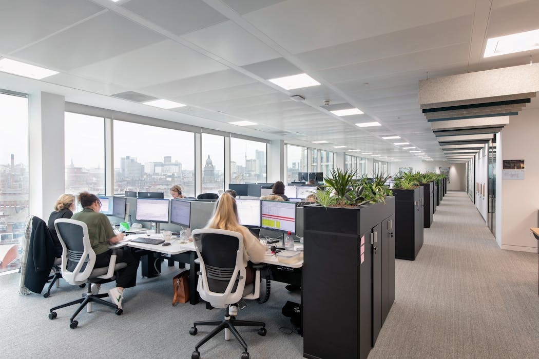 2HpjyzBF-Adjustable-desks-and-ergonomic-chairs_Freeths-31-highres-Jpg