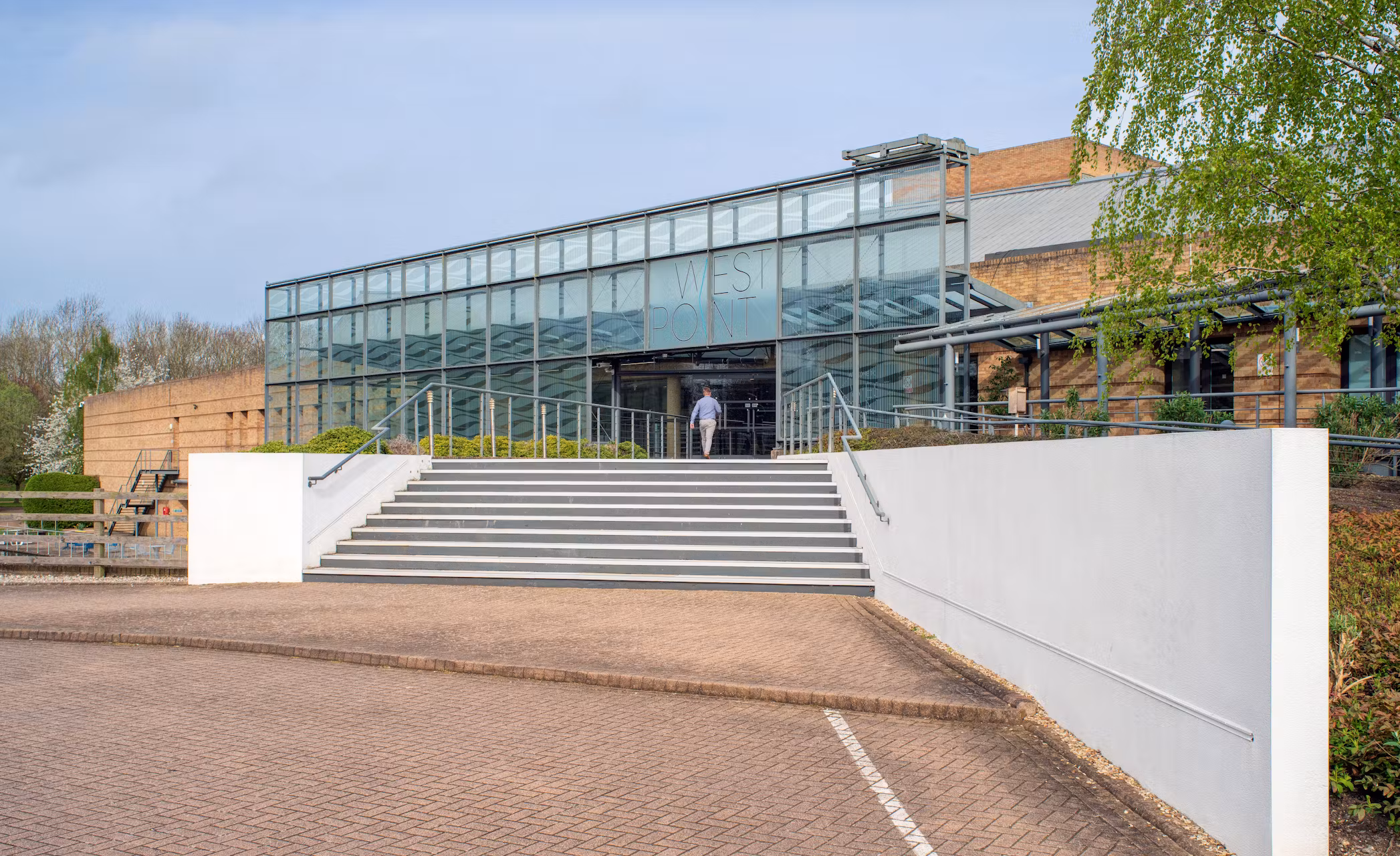 3lxDer2B-Aegon-01-highres-sRGB