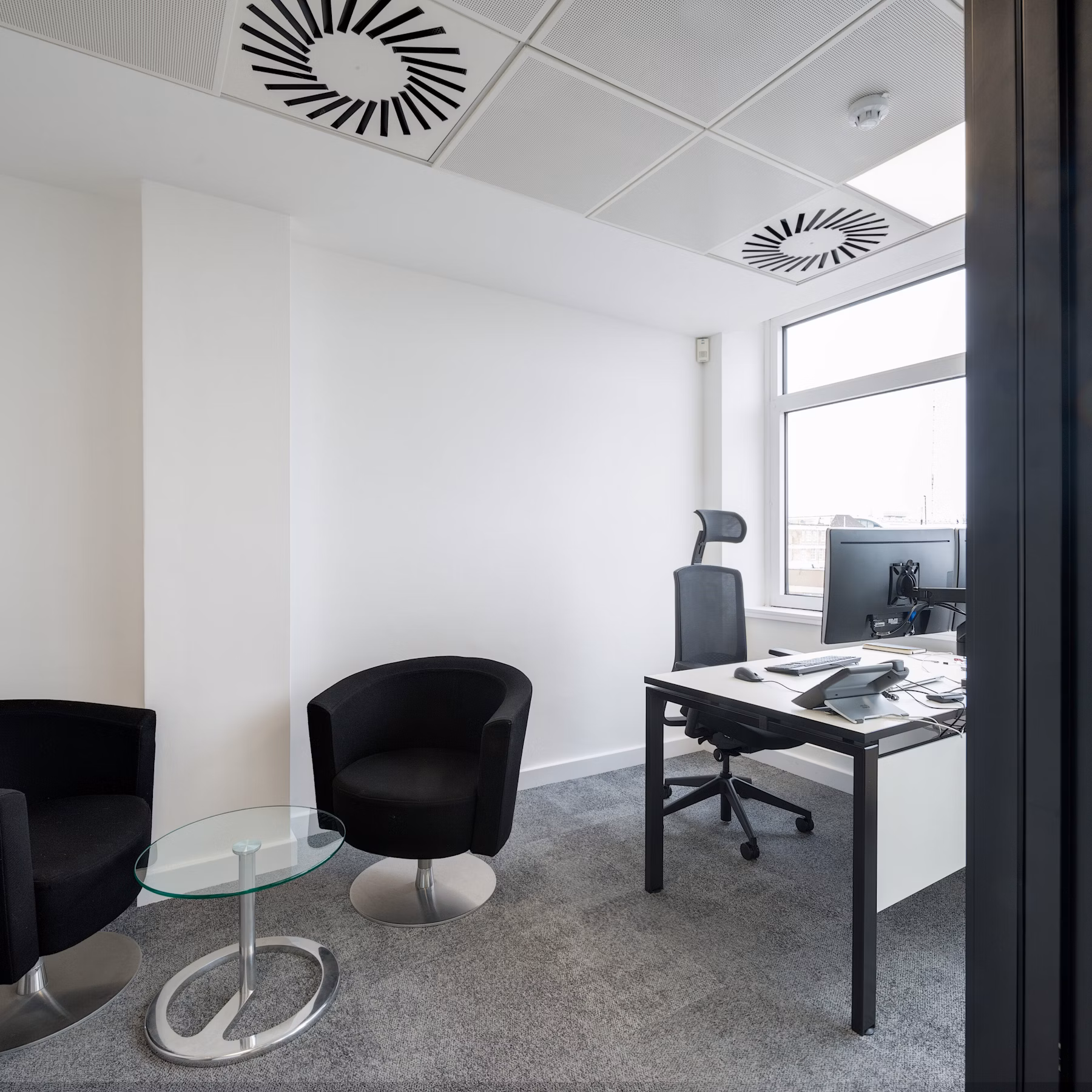 Close-Brothers-09-b-highres-sRGB-scaled