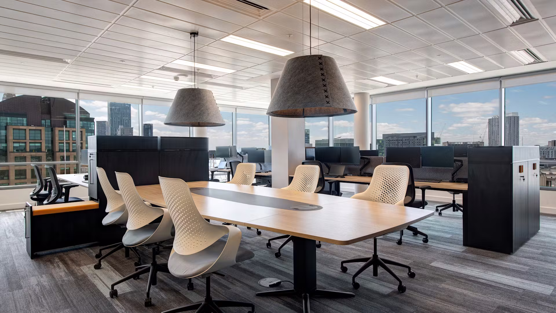 Hot Desking – is it the future of office working? - DENTON