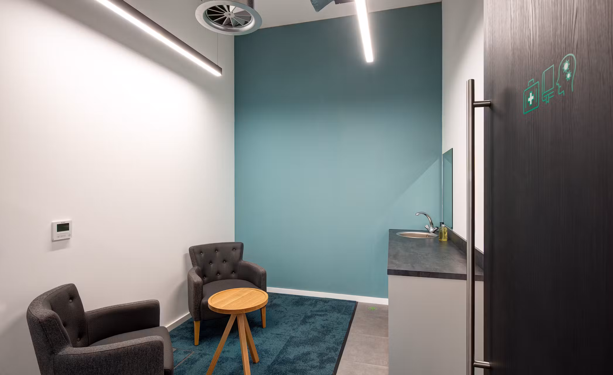 Isio-Glasgow-14-highres-sRGB-scaled