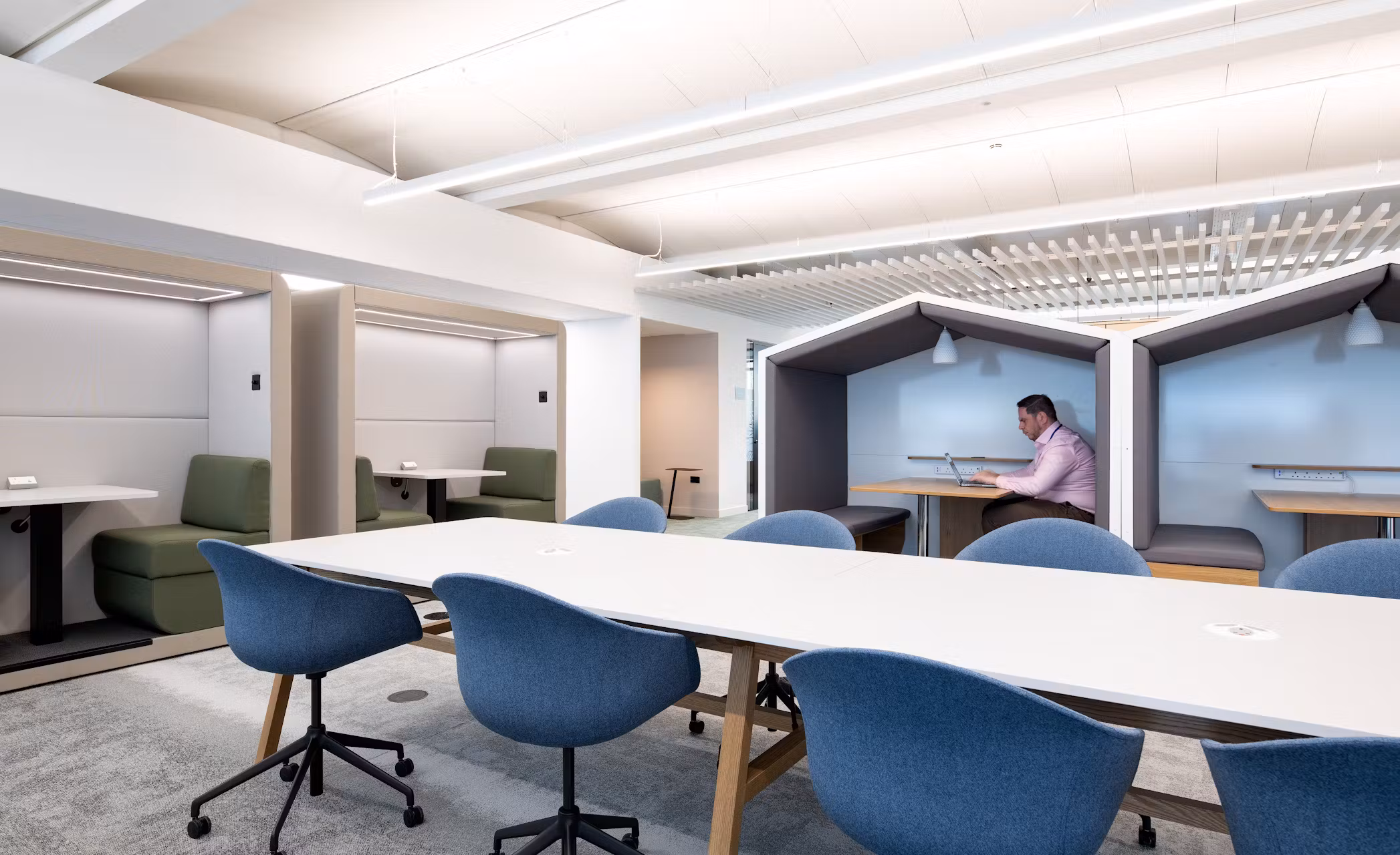 hdKLrNVG-Aegon-29-highres-sRGB