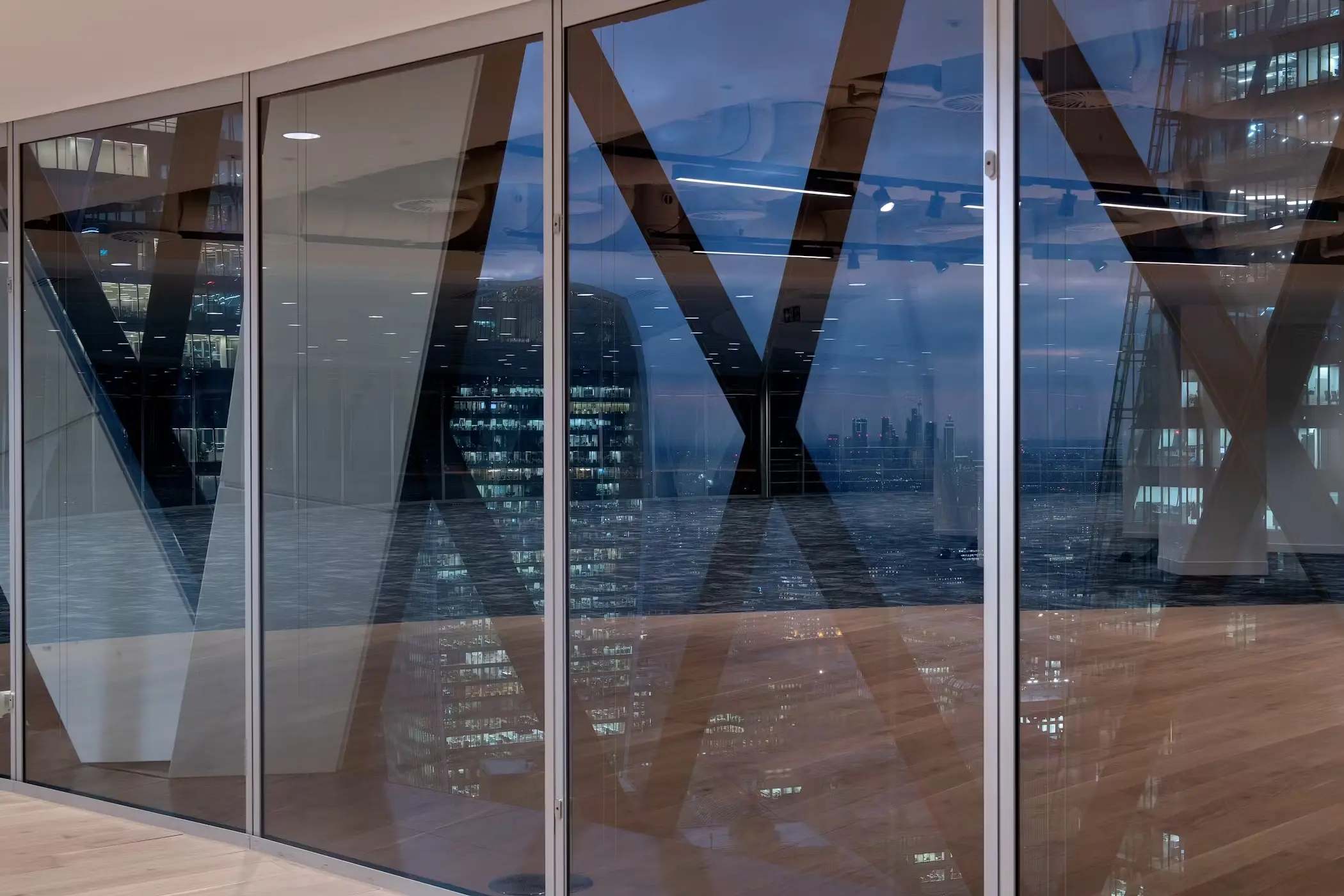 The-Gherkin-30th-floor-08-highres-sRGB